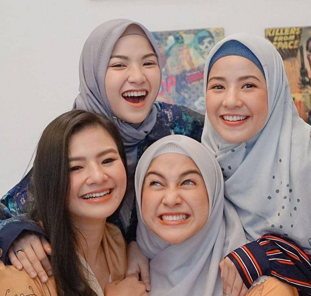 instagram.com/ninazatulini22