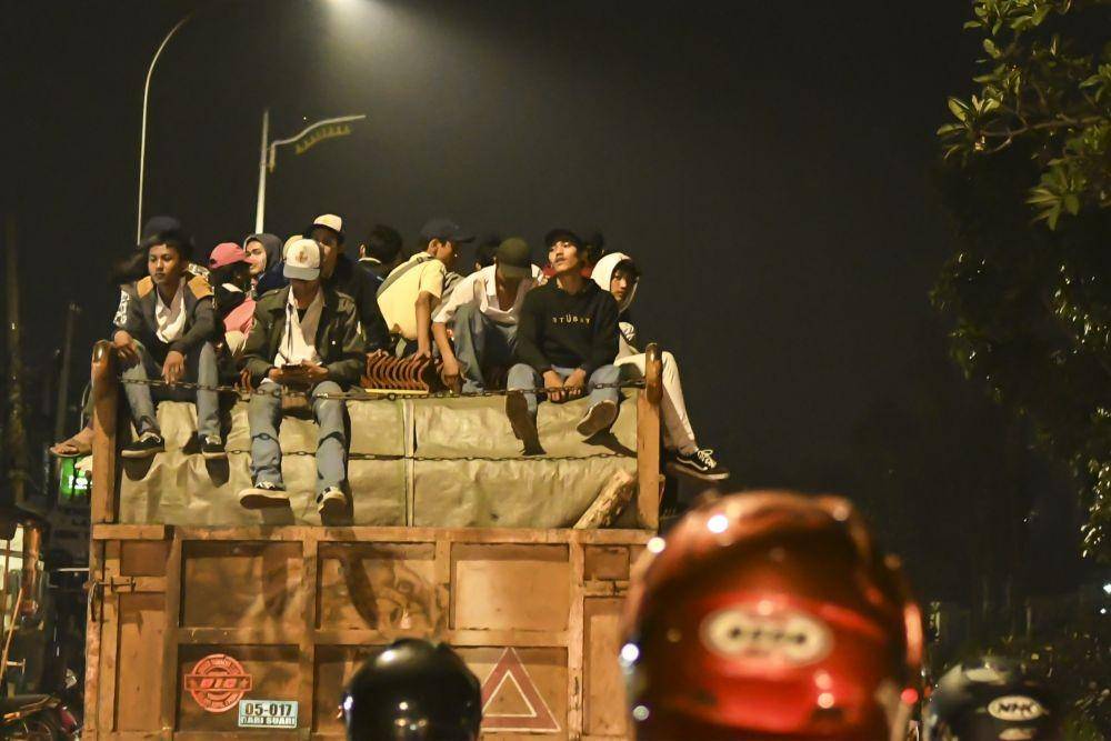 Demo mahasiswa dan pelajar di DPR (ANTARA FOTO/Muhammad Adimaja)