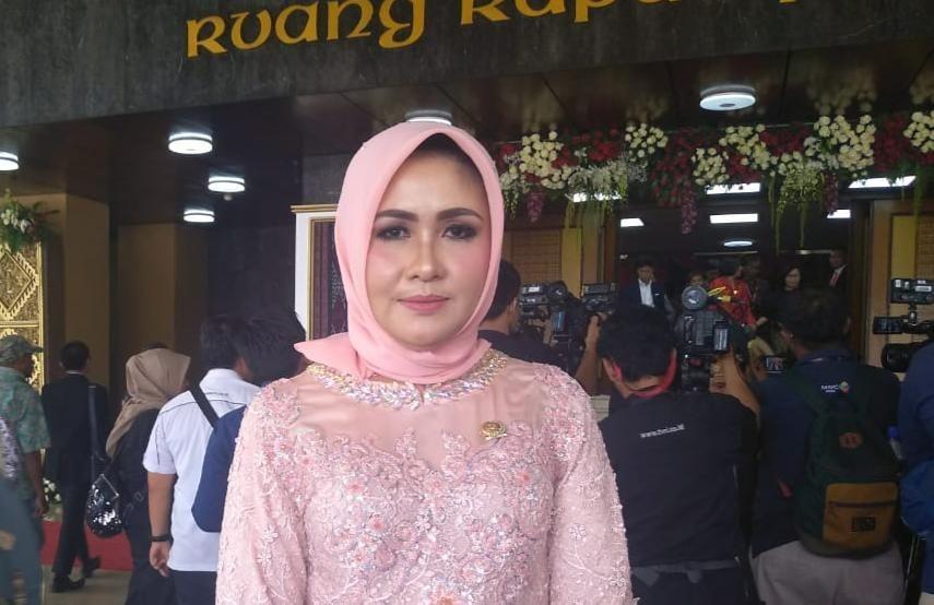 Demi Tampil Anggun, Anggota DPD Ini Rela Bangun Sebelum Subuh