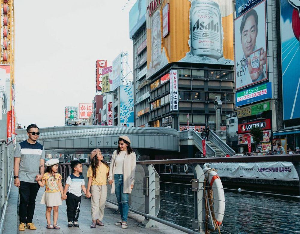 Seru Abis, Ini 10 Potret Liburan Keluarga Nisya Ahmad ke Jepang