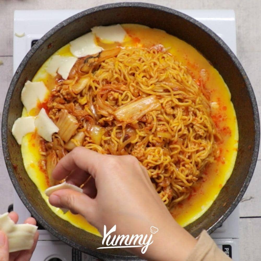 Resep Membuat Mie Goreng Kimchi Telur ala Yummy, Rasanya Juara!