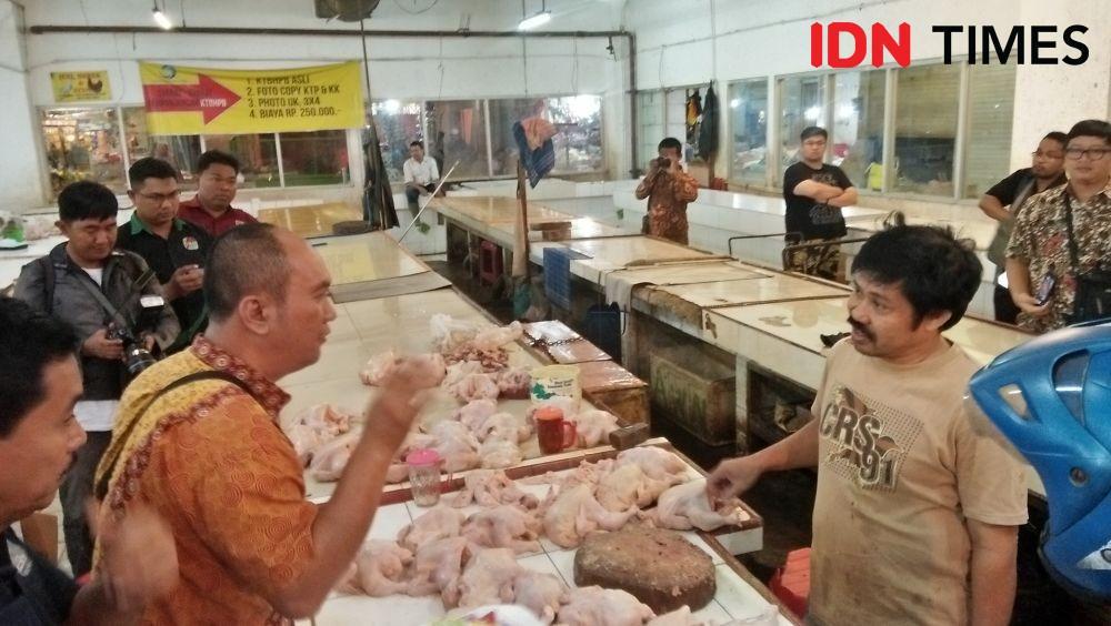 Ilustrasi pedagang ayam. IDN Times/Surya Aditya