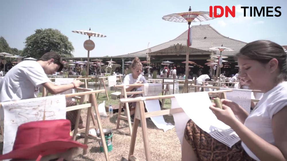 Ilustrasi membatik. IDN Times / Larasati Rey