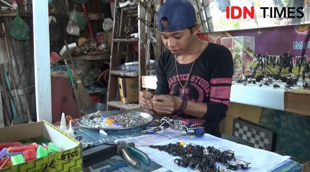 Keren! Andry Bikin Miniatur Robot Transformer dari Limbah Mancis