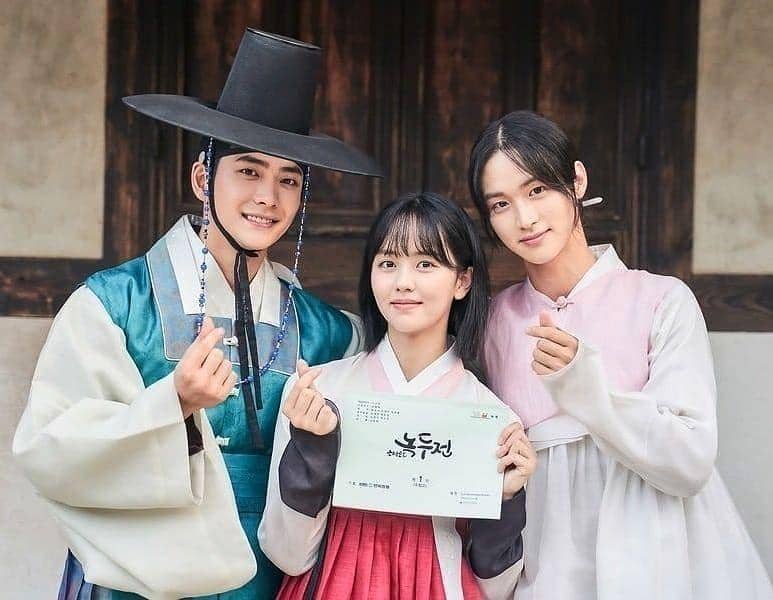 Instagram/@aiu_batyrova