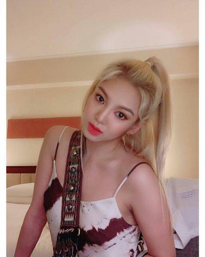 Instagram.com/hyoeyeon_x_x