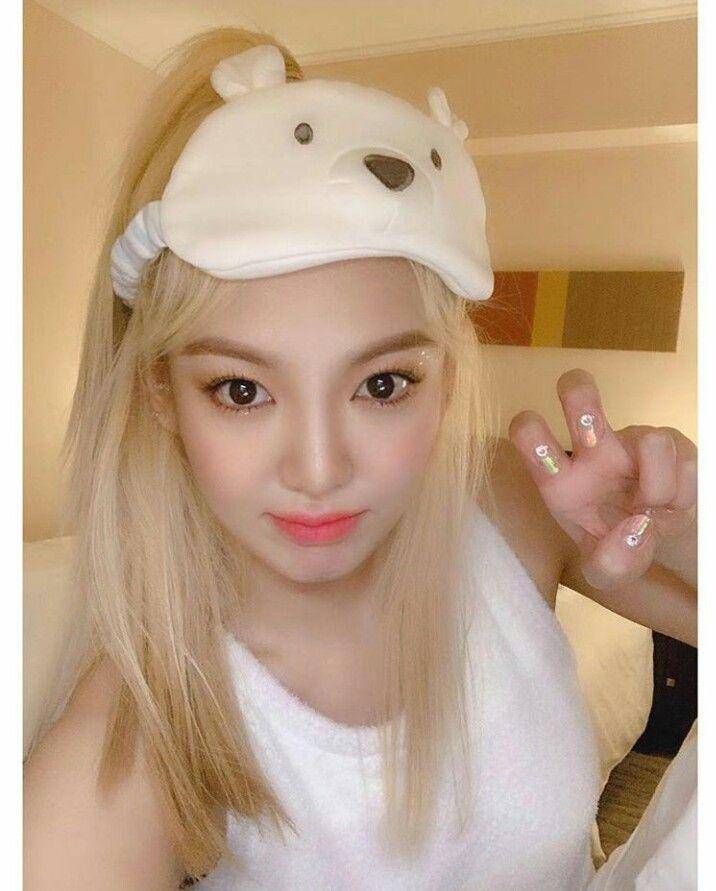 Instagram.com/hyoyeon_x_x