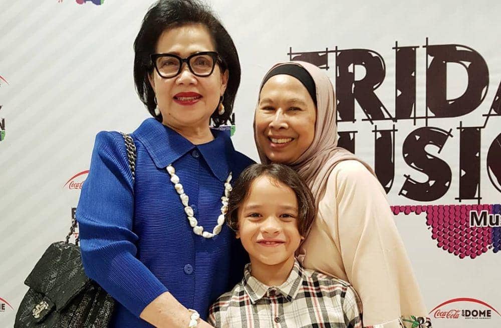 Ulang Tahun ke-9, Intip 10 Potret Kedekatan Noah Sinclair & Sang Nenek