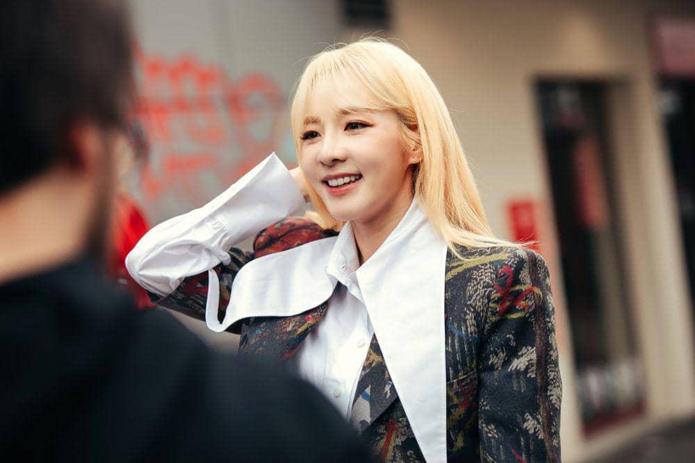 Tampil Pirang, 10 Potret Memukau Sandara Park di Paris Fashion Week