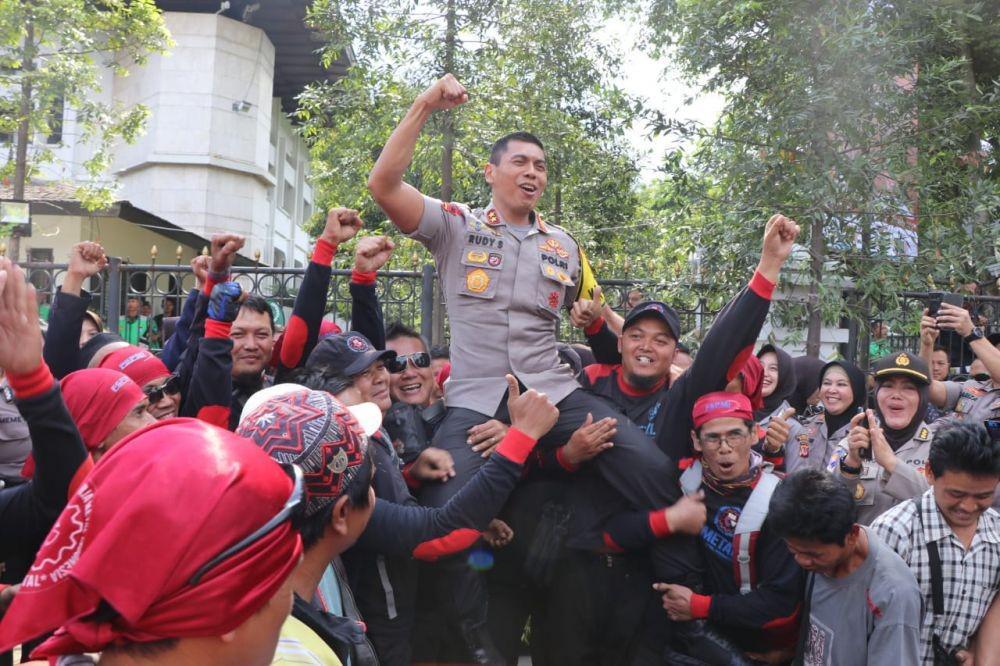 Kapolda Jabar dan Kapolrestabes Bandung Apresiasi Aksi Damai Buruh