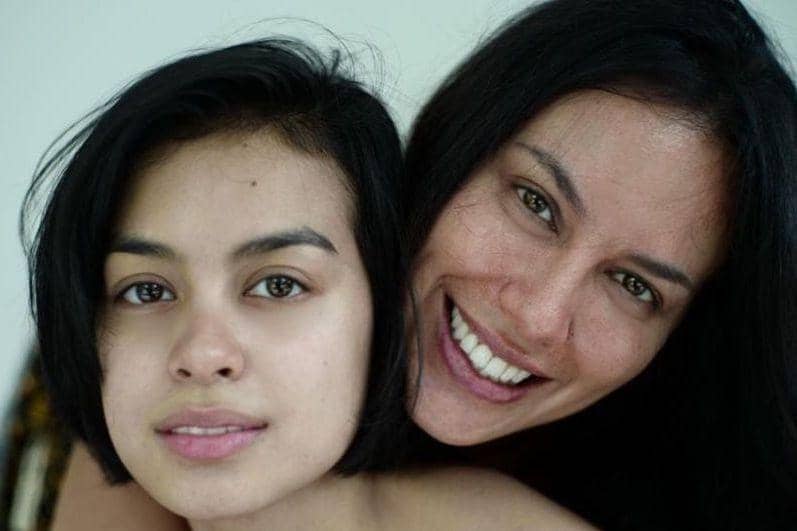 10 Potret Keakraban Sophia Latjuba dan Eva Celia, bak Kakak Beradik!