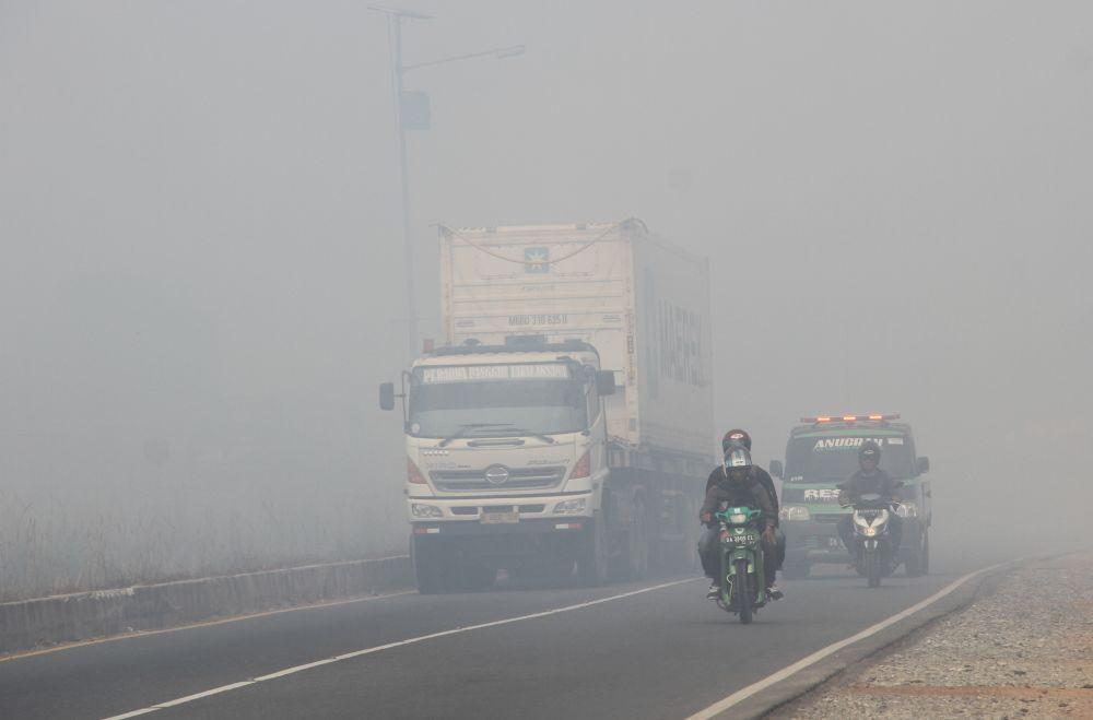 Ilustrasi kabut asap akibat karhutla. (ANTARA FOTO/Bayu Pratama S)