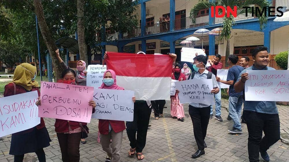 Tak Kunjung Diwisuda, Mahasiswa Pelita Bangsa Datangi Pengadilan