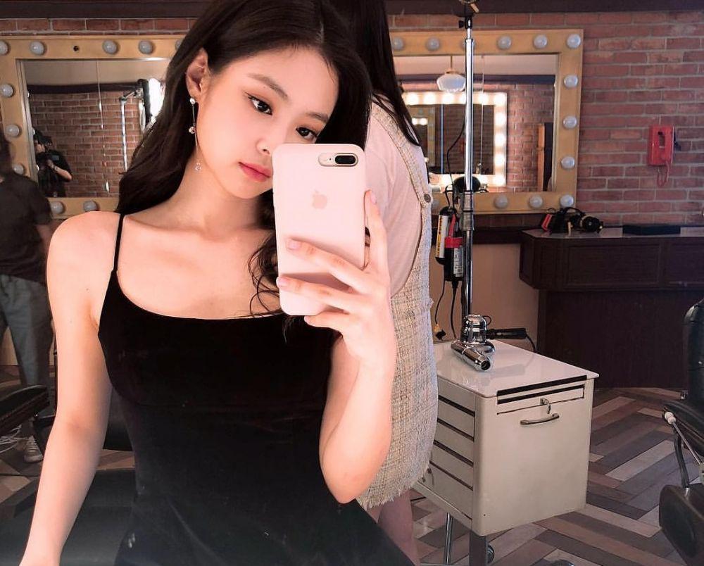 9 Gaya Selfie Jennie Blackpink yang Bikin Jatuh Hati, Kece Abis!