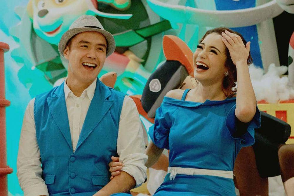 10 Potret Kemesraan Maya Septha & Suami Setelah 7 Tahun Menikah