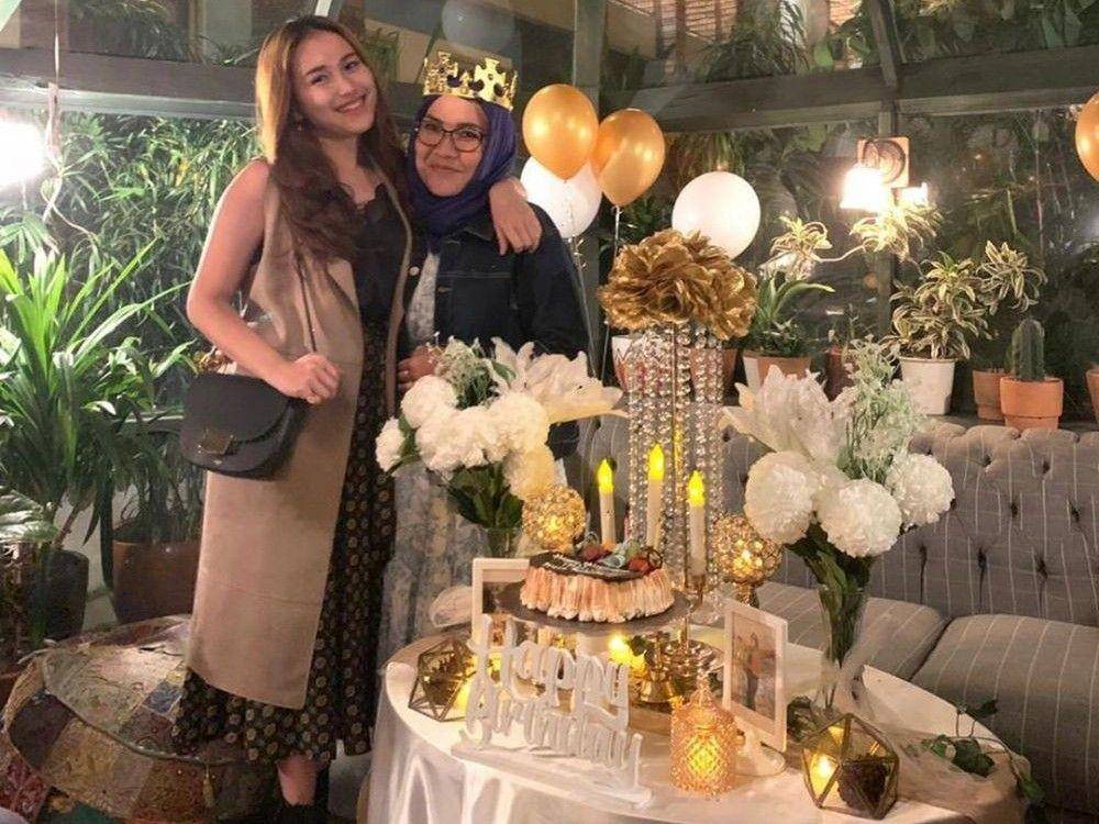 instagram.com/ayutingting92
