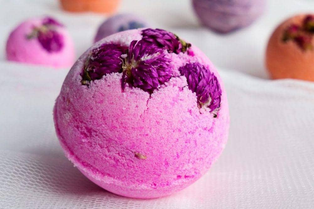 5 Tips Mudah Membuat Bath Bomb di Rumah, Murah & Gak Perlu Beli Mahal!