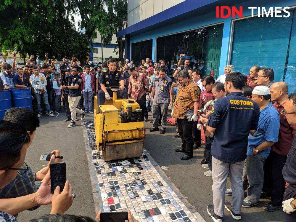 Ribuan iPhone X Series Direndam, Digilas, dan Dimusnahkan di Tangerang