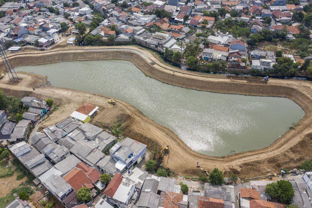 (Proyek naturalisasi Waduk Kampung Rambutan) ANTARA FOTO/Hafidz Mubarak A