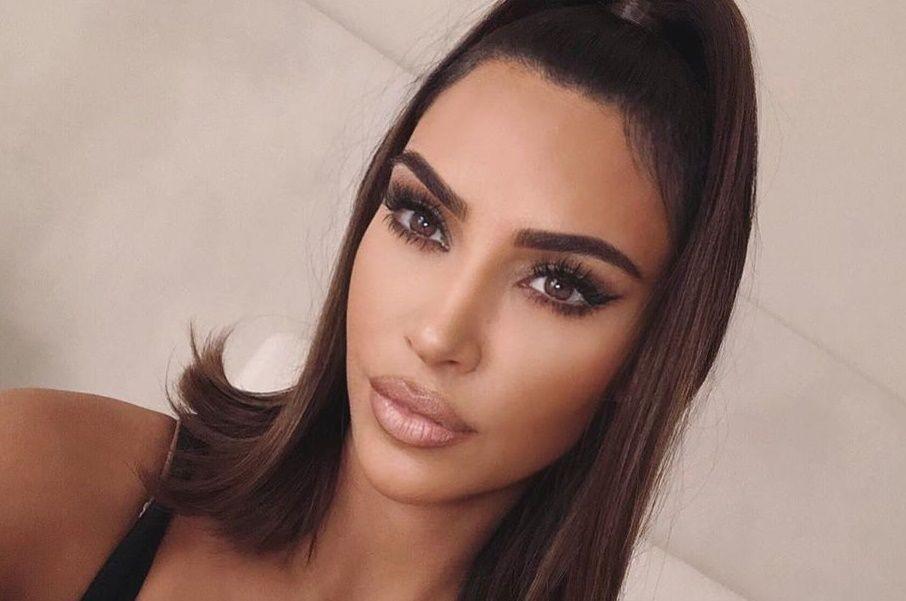 Sembunyikan Mata Lelah dengan Makeup ala Kim Kardashian