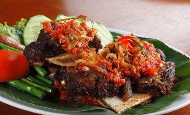 Resep Membuat Iga Penyet Sambal Bawang yang Nikmat Luar Biasa