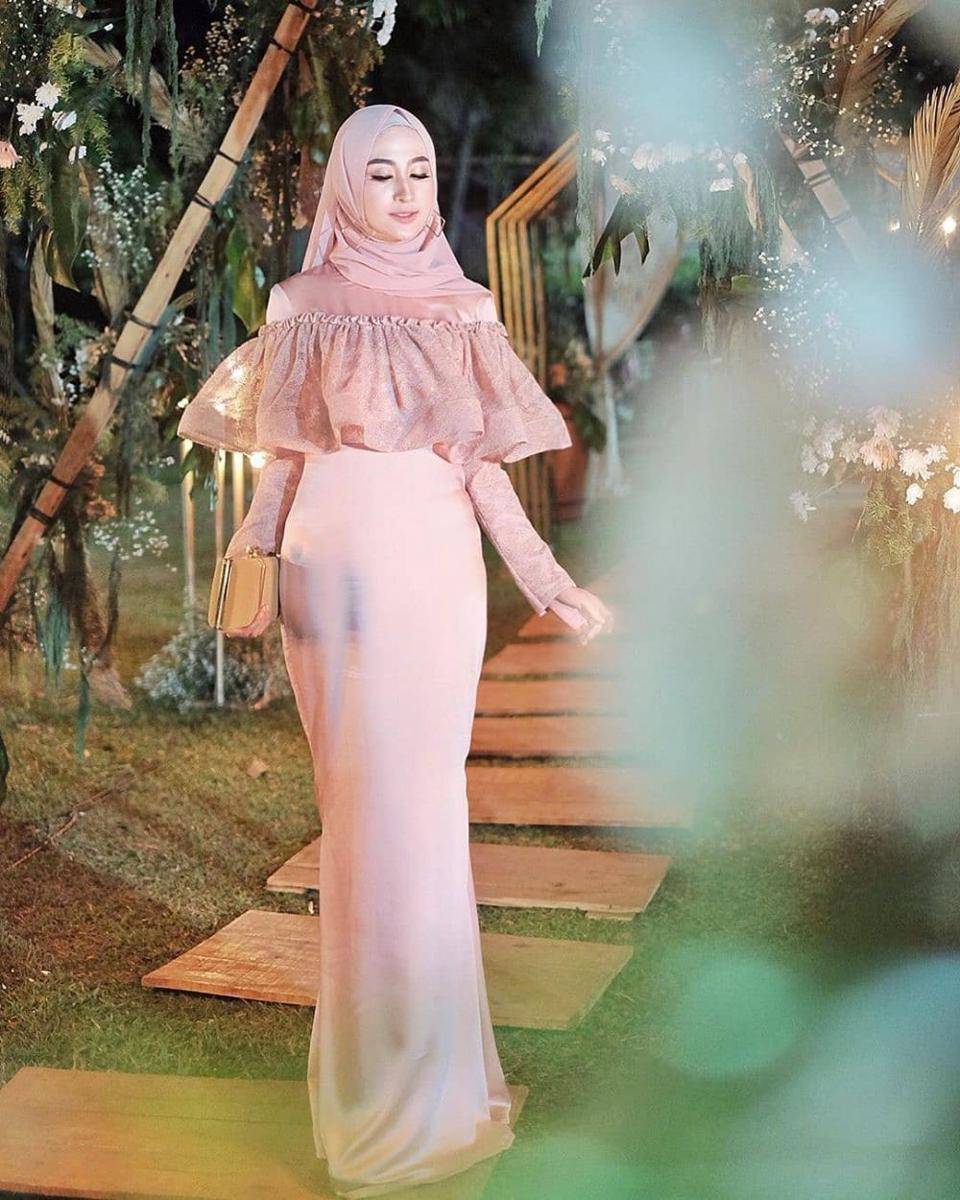 instagram.com/sittiashari