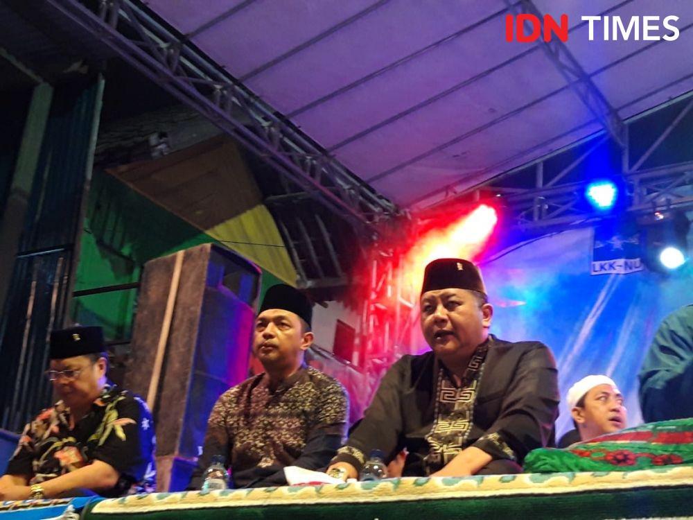 Zahrul Azhar (kiri) bersama Wawali Kota Surabaya Whisnu Sakti Buana. IDN Times/Fitria Madia