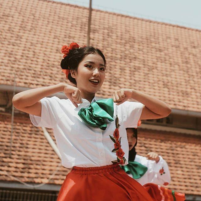 6 Bukti Selebtwit Cerdas Angellie Nabilla Cute Abis!