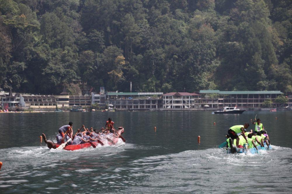 Balap Perahu Tradisional Pesta Rakyat Toba Perebutkan Rp250 Juta