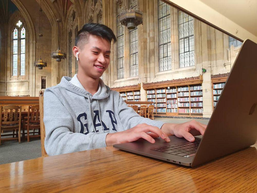 Selain Jerome Polin, 5 YouTuber Cowok Ini Juga Kuliah di Luar Negeri