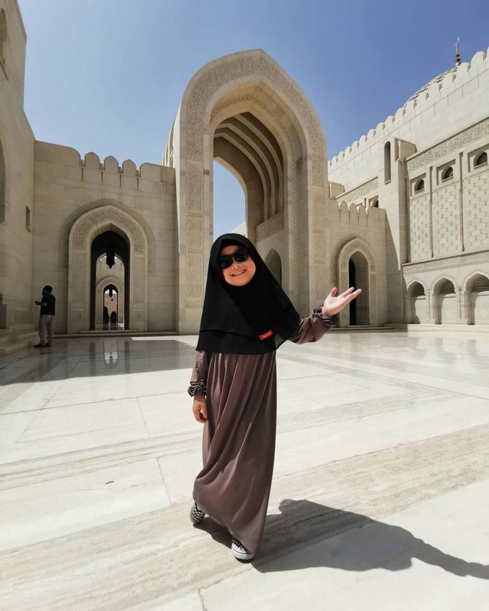 Anak Kecil Stylish & Cerdas, 11 Gaya OOTD ala Kirana yang Bisa Ditiru
