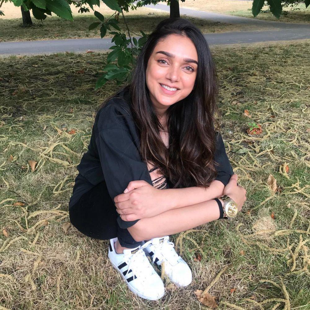 Instagram.com/aditiraohydari
