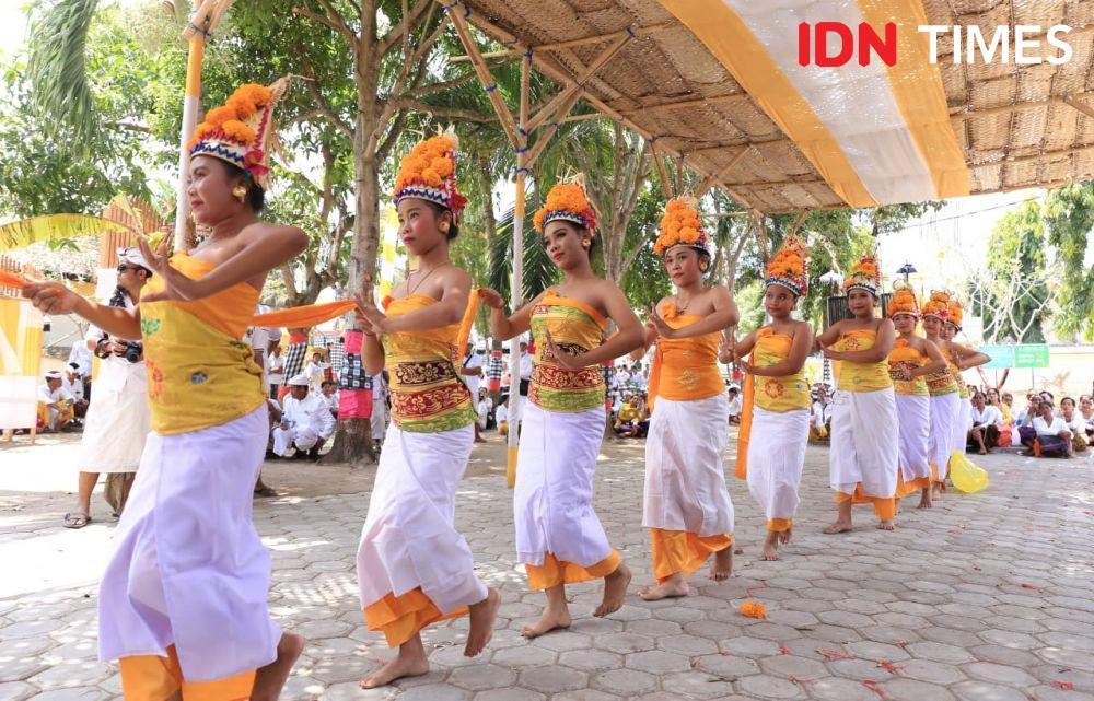 ilustrasi Tari Rejang (IDN Times/Wayan Antara)