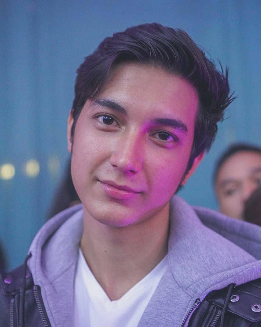 Instagram.com/juniorrobertss