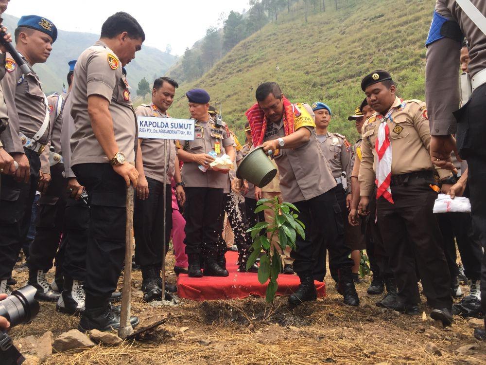 Polda Tanam Sejuta Pohon untuk Perkembangan Pariwisata Danau Toba