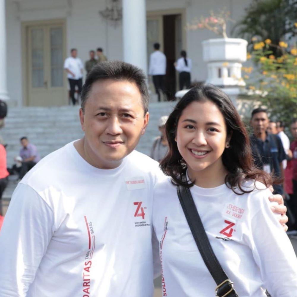 10 Potret Kedekatan Sherina Munaf & Sang Ayah!