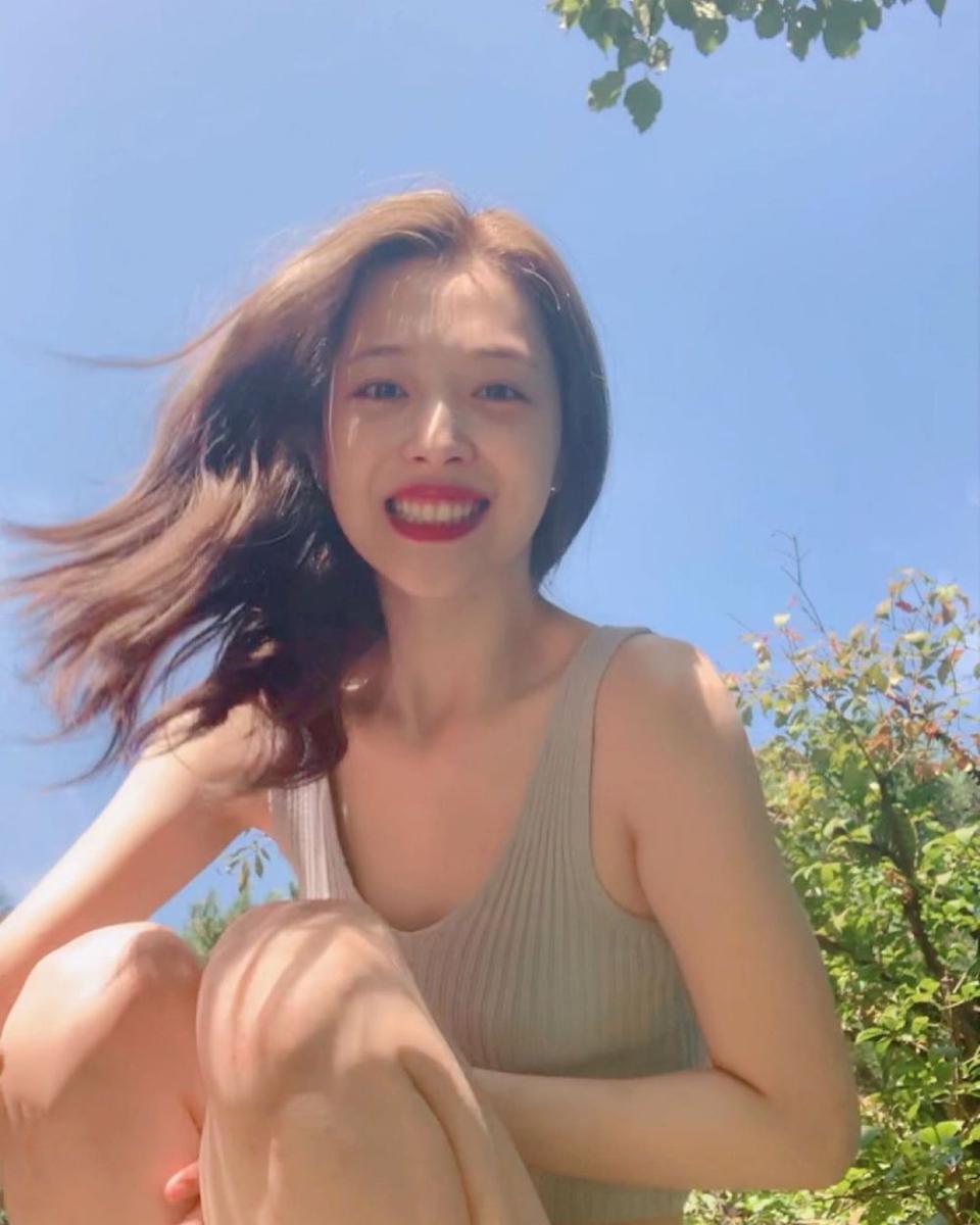 5 Belasungkawa Seleb Korea untuk Sulli Ini Juga Peringatan Bagi Kita
