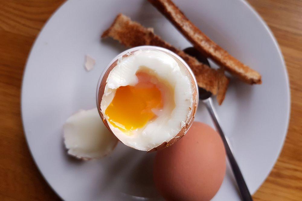 9 Tips Memasak Telur Rebus Setengah Matang yang Enak dan Gak Amis