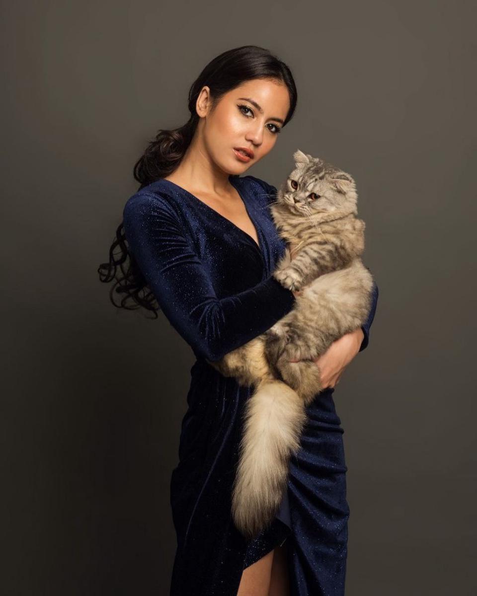 instagram.com/pevpearce