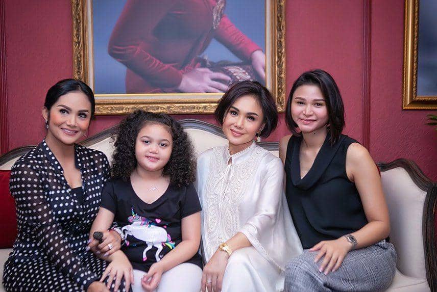 instagram.com/yunishara36