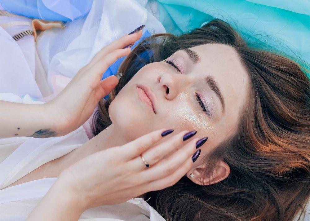 5 Kebiasaan Buruk Penerapan Skincare yang Harus Kamu Hentikan!