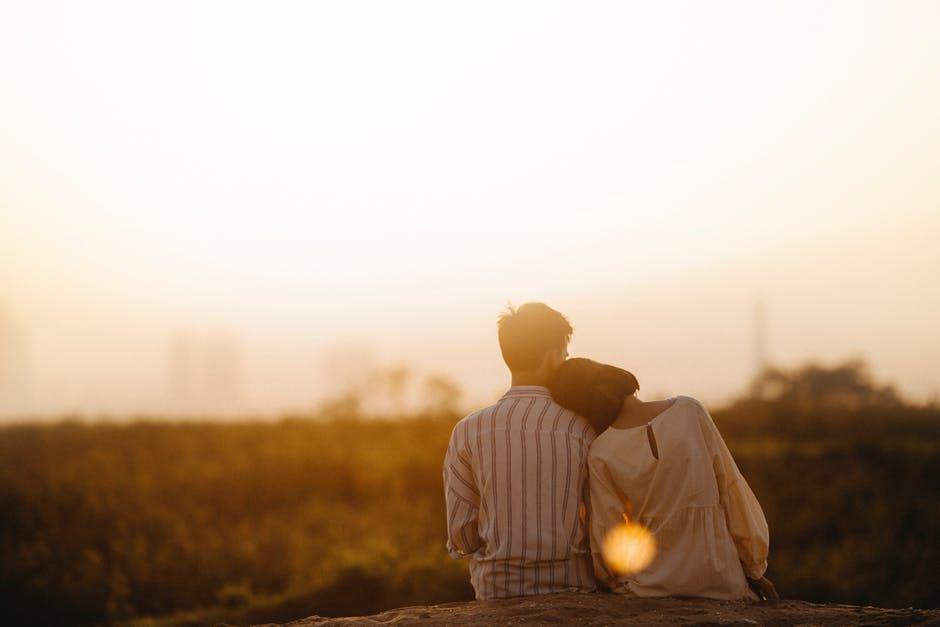 5 Sifat Ini Harus Kamu Pahami Jika Pasanganmu Introvert