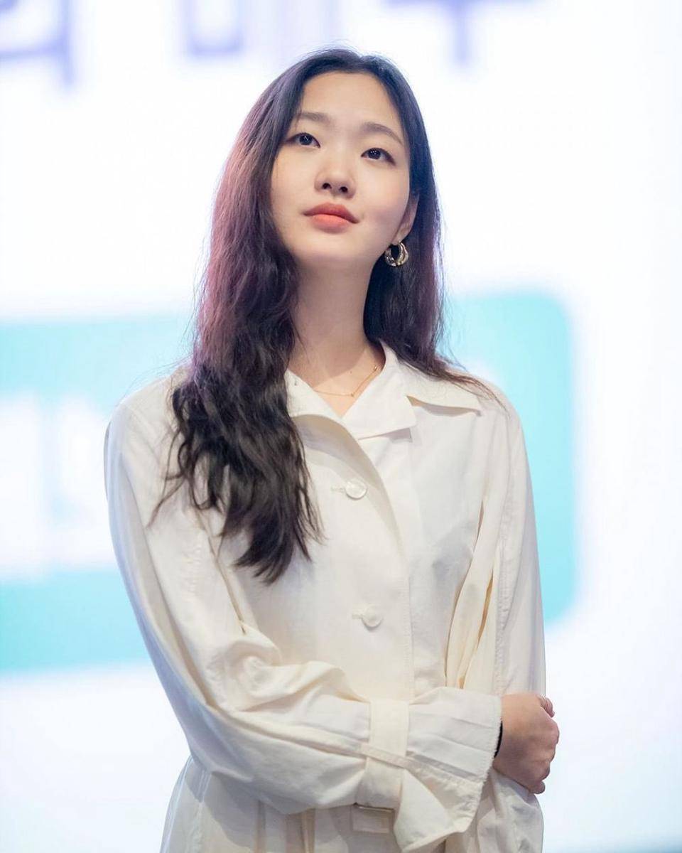 https://twitter.com/kimgoeunphofc