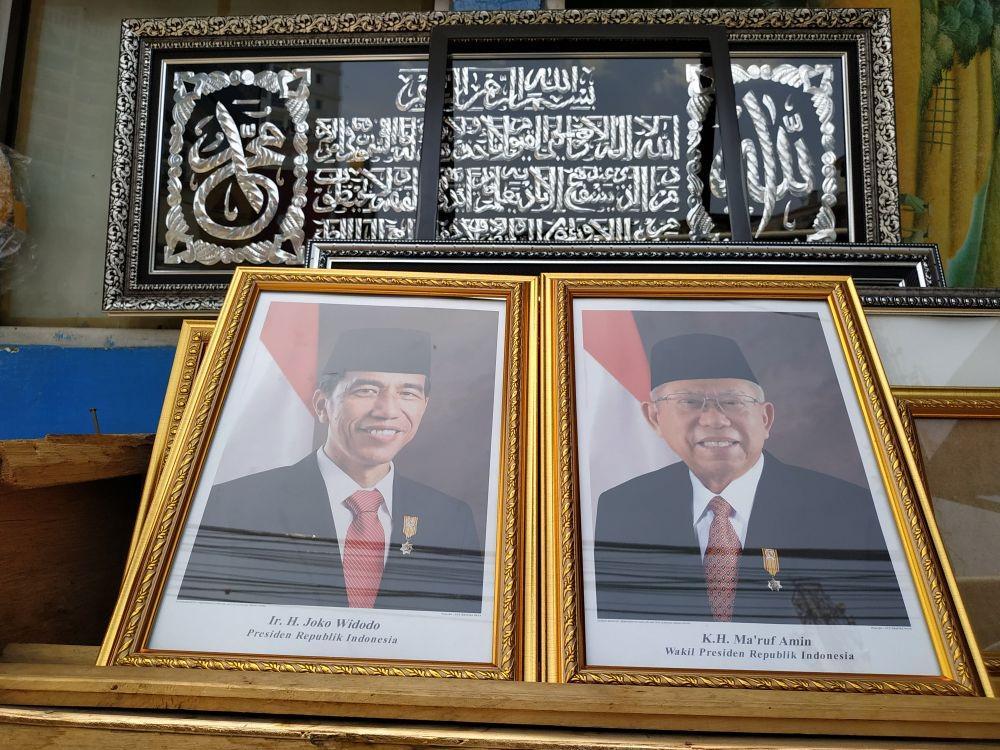 Penjual Foto Jokowi-Ma'ruf di Kota Bandung Diburu Pembeli