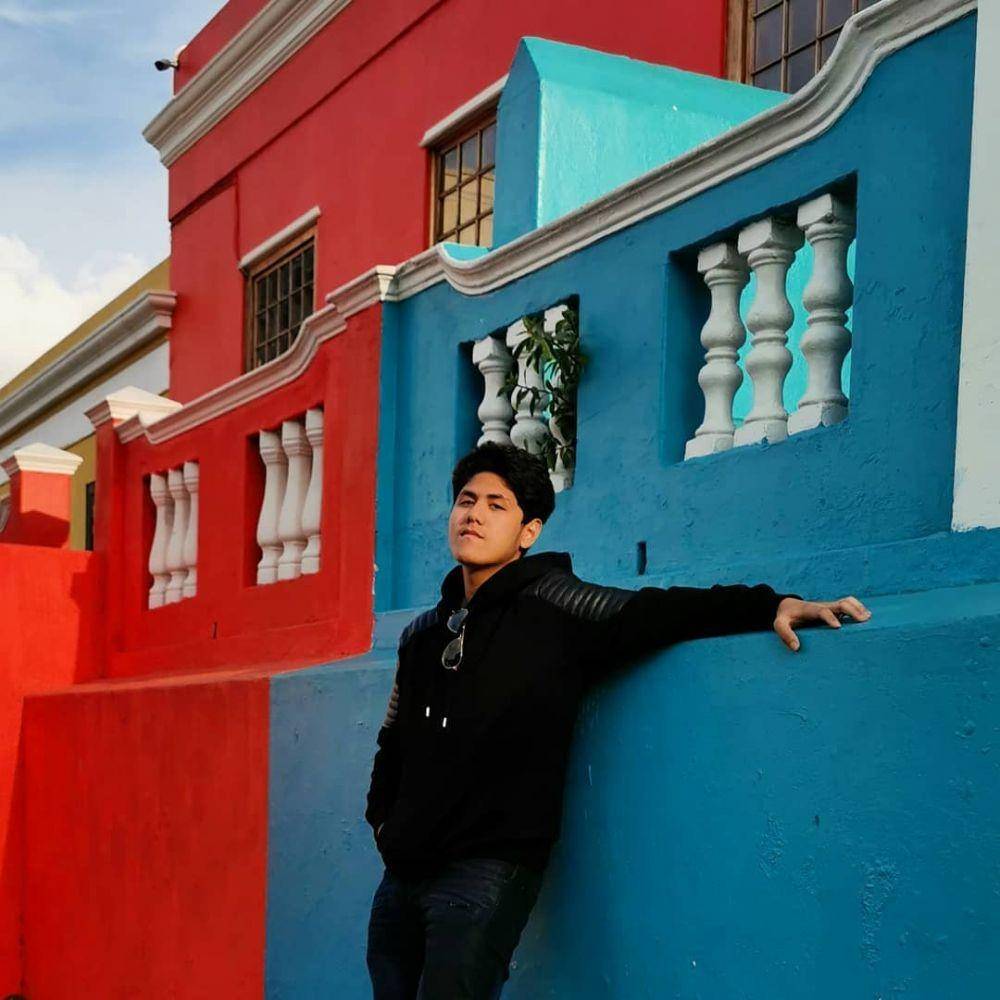 instagram.com/agathohir