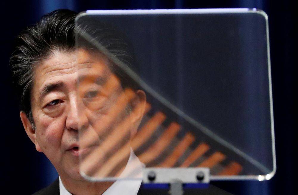 Perdana Menteri Jepang Shinzo Abe berbicara dalam konferensi pers setelah mengubah susunan menteri kabinetnya di kediaman resminya di Tokyo, Jepang, pada 11 September 2019. ANTARA FOTO/REUTERS/Issei Kato