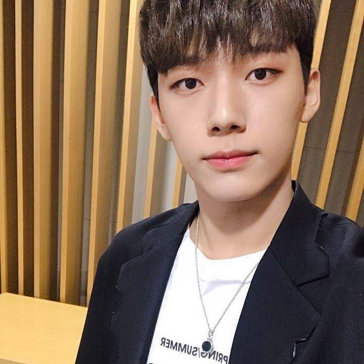 Instagram.com/official__1the9