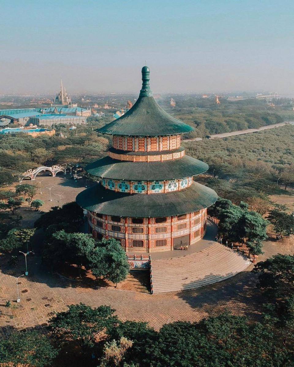 Kenjeran Park (instagram.com/kadekarini)