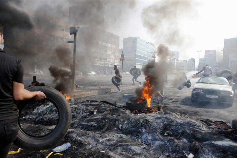 Ilustrasi kerusuhan di Lebanon, pada 18 Oktober 2019. ANTARA FOTO/REUTERS/Mohamed Azakir
