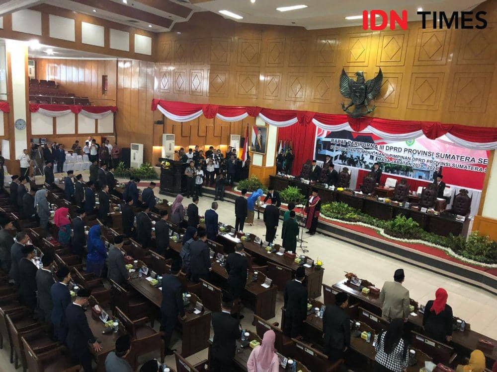 Pelantikan anggota DPRD Periode 2019-2024 (IDN Times/Rangga Erfizal)